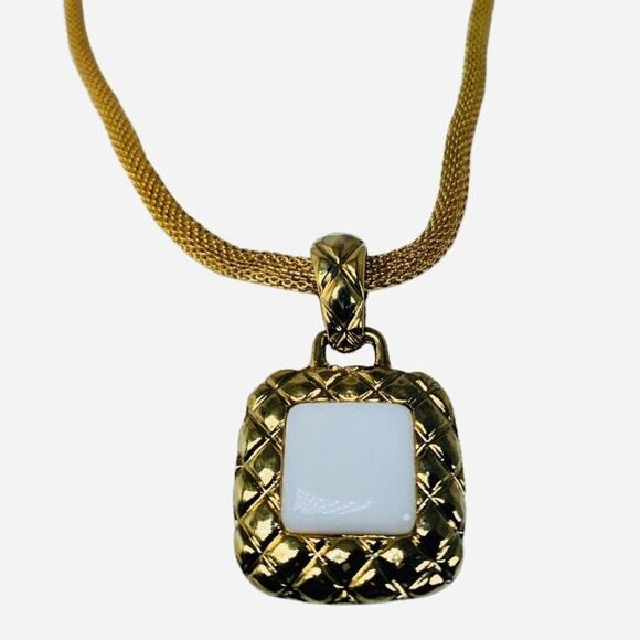 VTG Liz Claiborne White Square Pendant Snake Chain Necklace 21” Gold Grannycore - Picture 3 of 16
